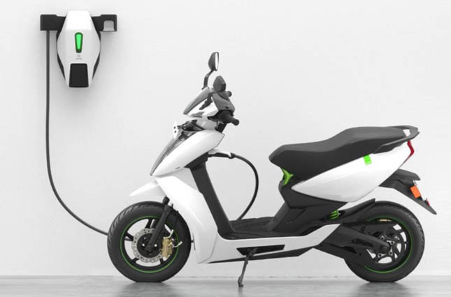 Hướng Dẫn Sạc Xe Máy Điện Đúng Cách Giúp Pin Bền, An Toàn Và Hạn Chế Chai Pin